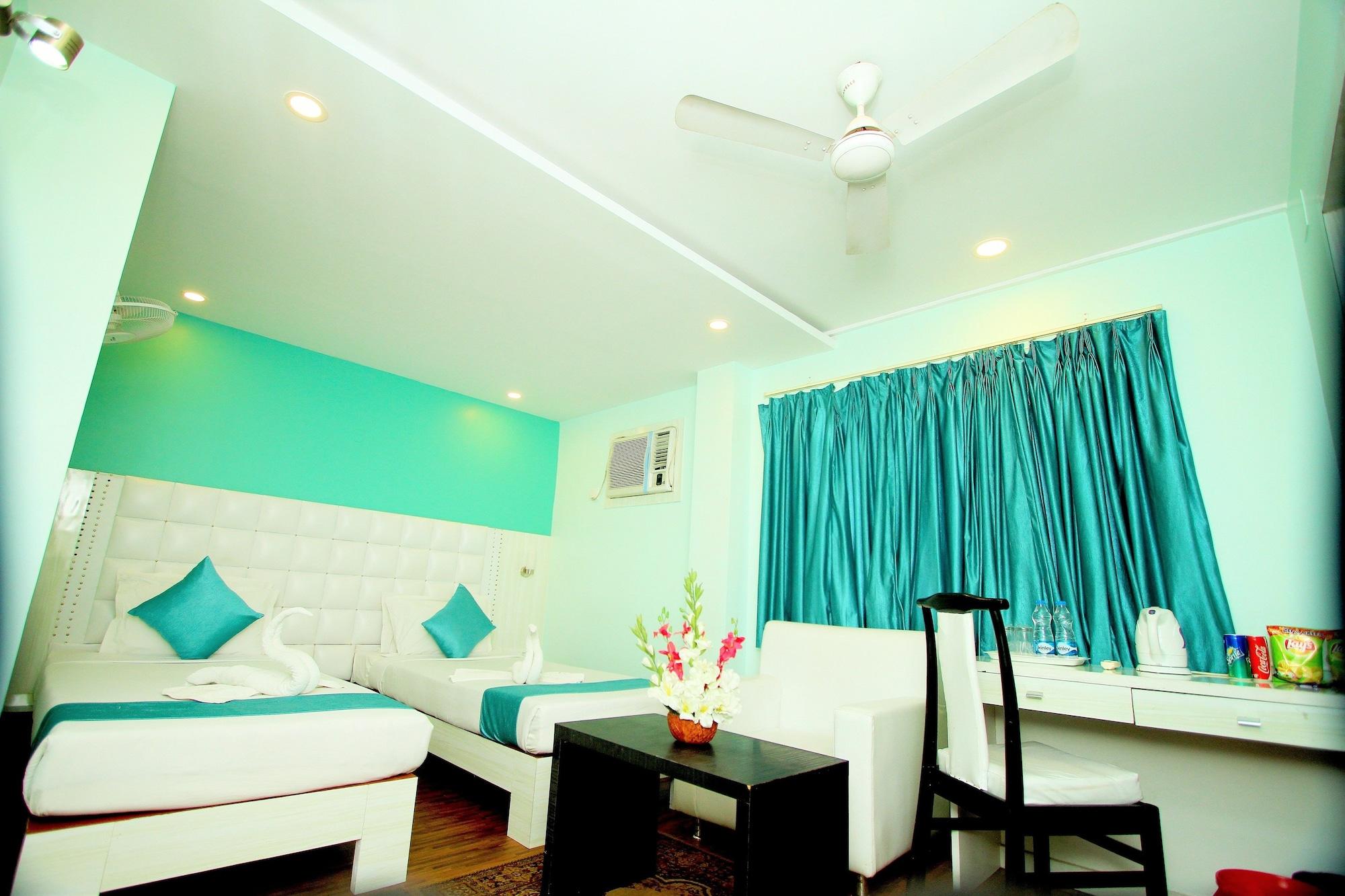 Hotel Crestwood Kolkata Bagian luar foto