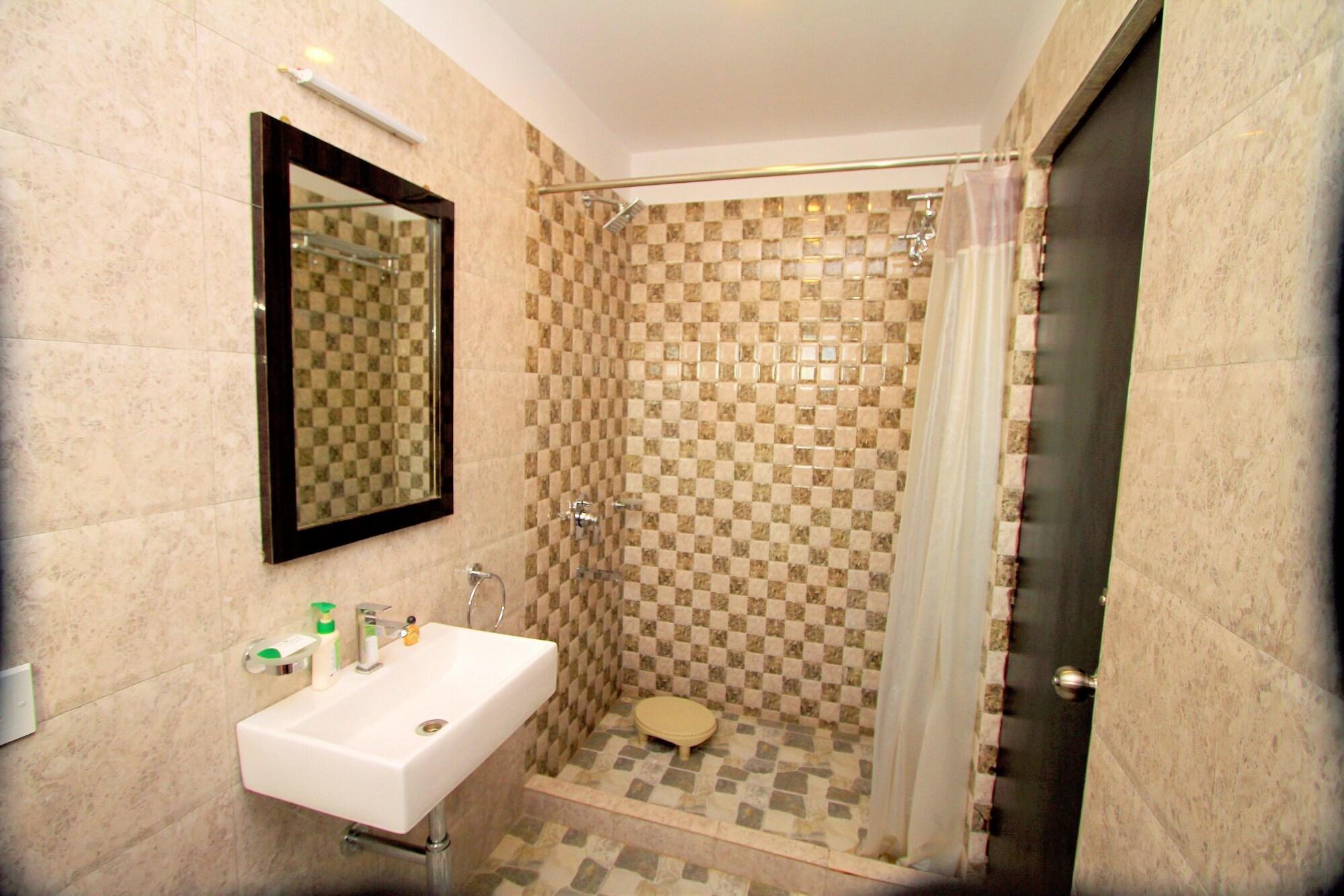 Hotel Crestwood Kolkata Bagian luar foto