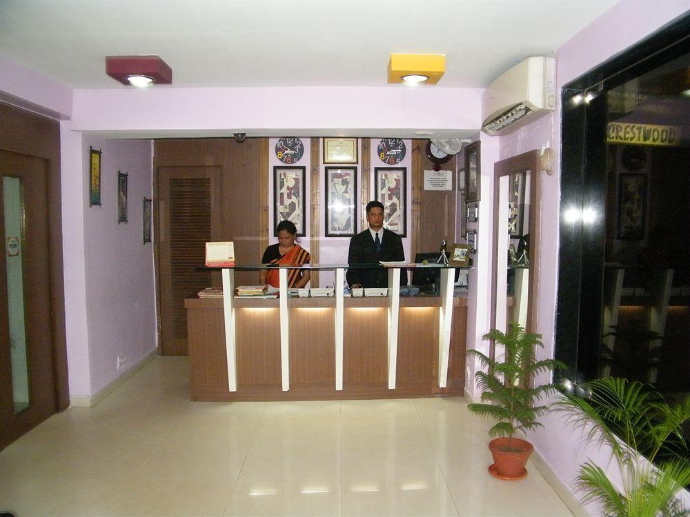 Hotel Crestwood Kolkata Bagian luar foto
