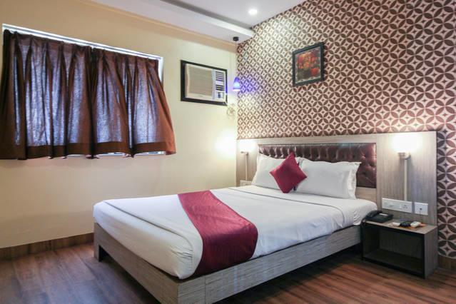 Hotel Crestwood Kolkata Bagian luar foto