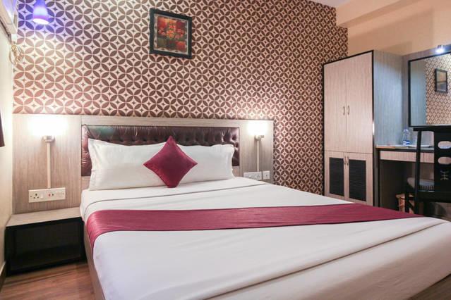 Hotel Crestwood Kolkata Bagian luar foto