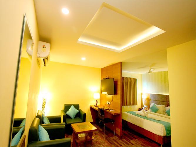 Hotel Crestwood Kolkata Bagian luar foto